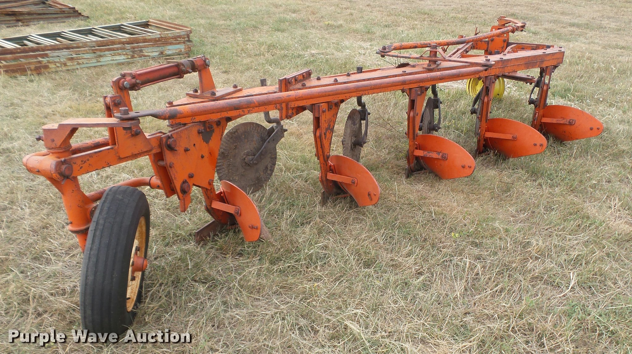 J I Case moldboard plow in Spearville, KS Item BY9582 sold Purple Wave