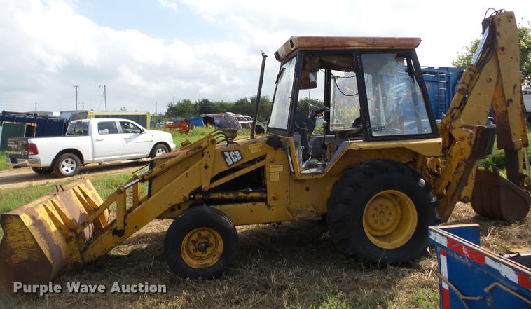 image for item AG9417 JCB backhoe