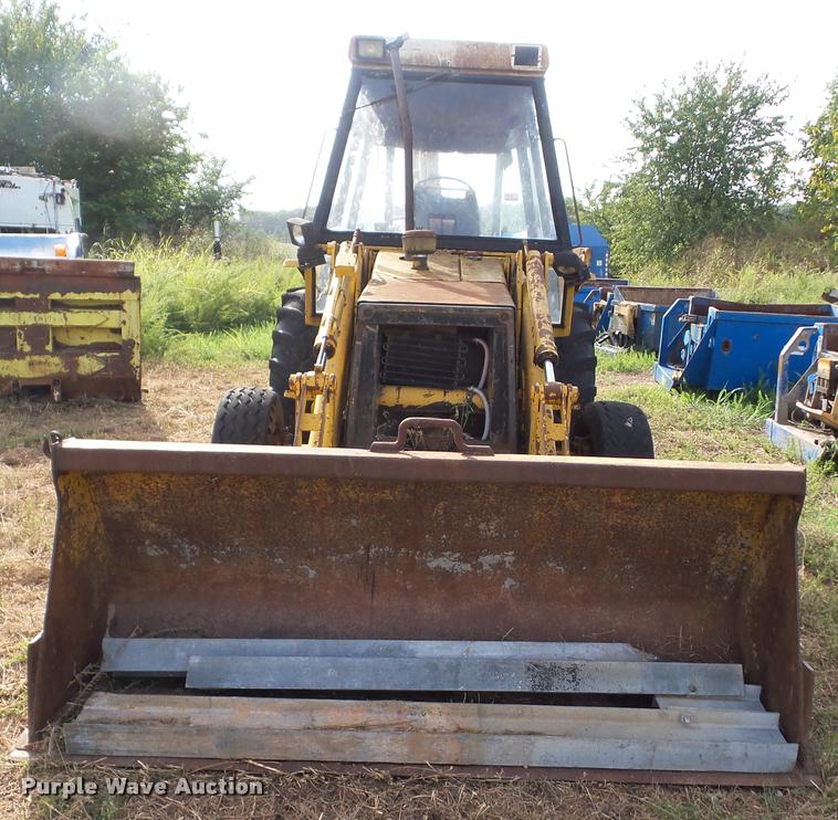 image for item AG9417 JCB backhoe