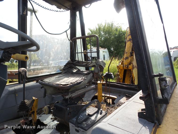 image for item AG9417 JCB backhoe