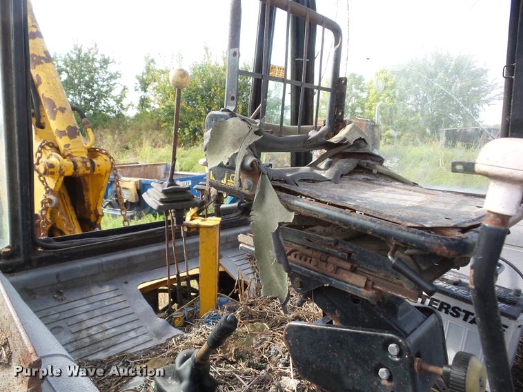 image for item AG9417 JCB backhoe