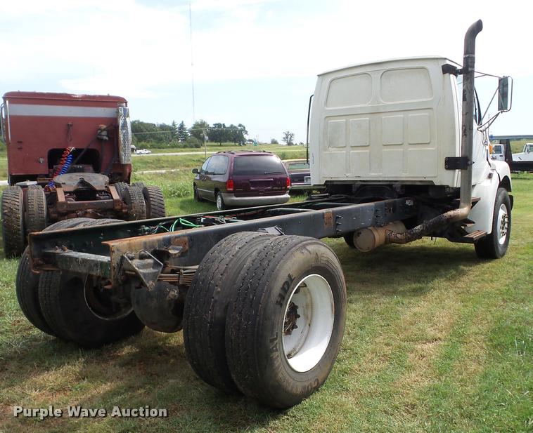 image for item AG9418 1999 Sterling L8501 truck cab and chassis