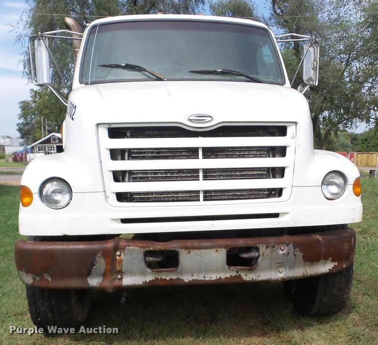image for item AG9418 1999 Sterling L8501 truck cab and chassis
