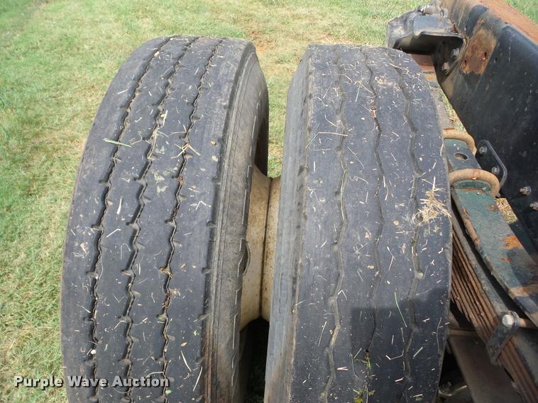 image for item AG9418 1999 Sterling L8501 truck cab and chassis