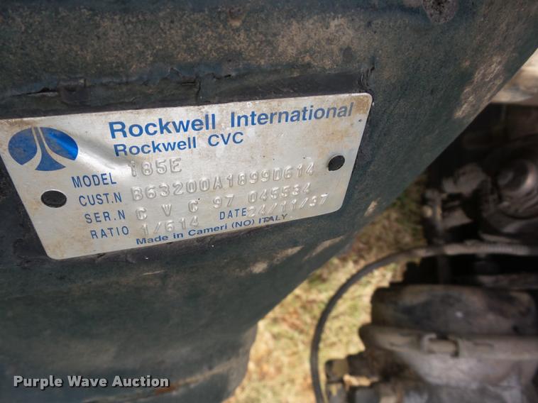 image for item AG9418 1999 Sterling L8501 truck cab and chassis