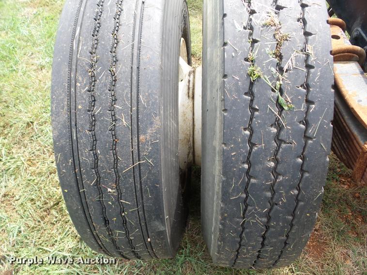 image for item AG9418 1999 Sterling L8501 truck cab and chassis