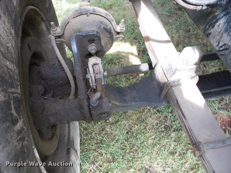 image for item AG9418 1999 Sterling L8501 truck cab and chassis