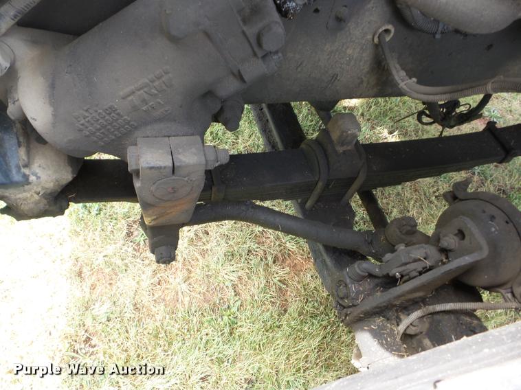 image for item AG9418 1999 Sterling L8501 truck cab and chassis