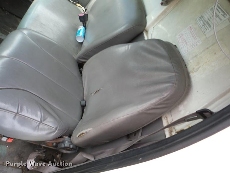 image for item AG9418 1999 Sterling L8501 truck cab and chassis