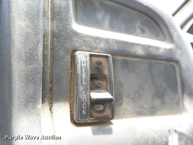 image for item AG9418 1999 Sterling L8501 truck cab and chassis