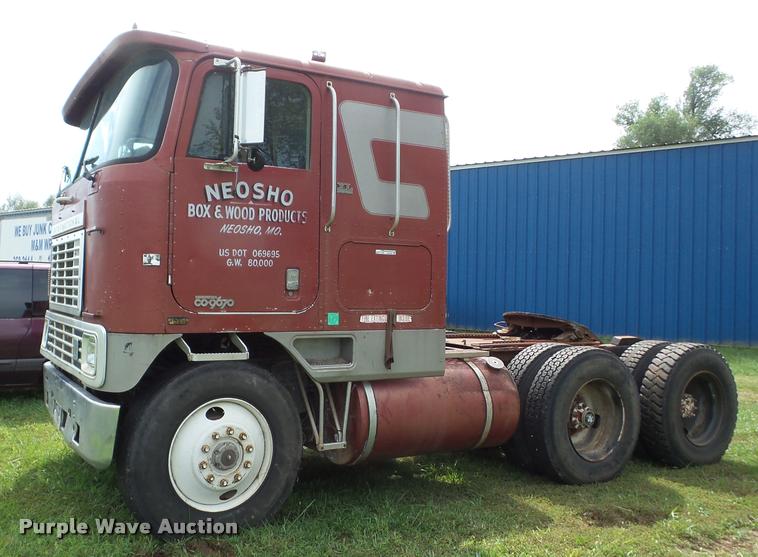 image for item AG9422 1982 International CO-9670 semi truck