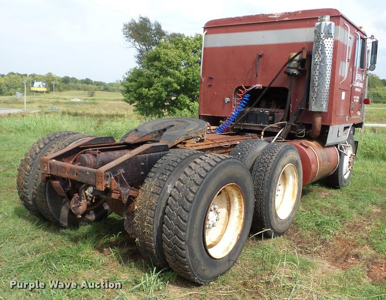 image for item AG9422 1982 International CO-9670 semi truck