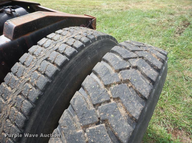 image for item AG9422 1982 International CO-9670 semi truck