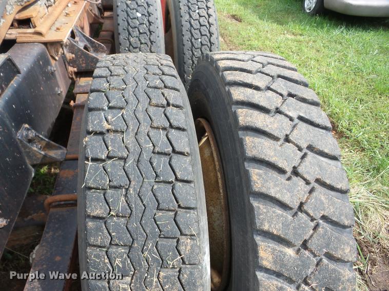 image for item AG9422 1982 International CO-9670 semi truck