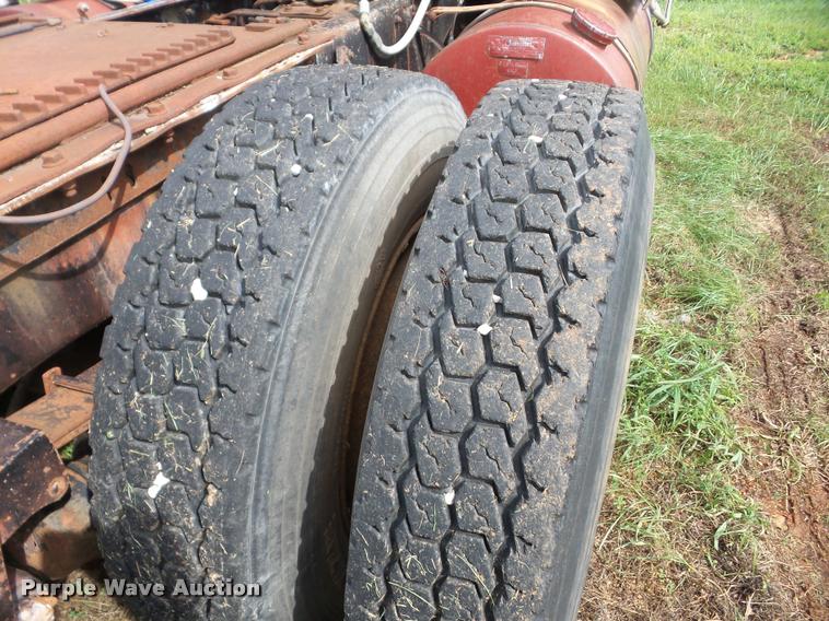 image for item AG9422 1982 International CO-9670 semi truck