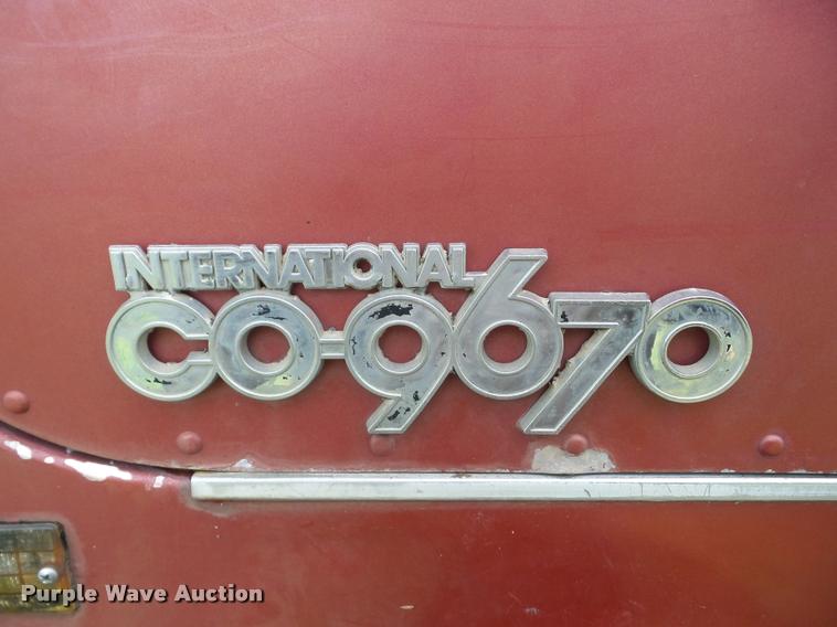 image for item AG9422 1982 International CO-9670 semi truck