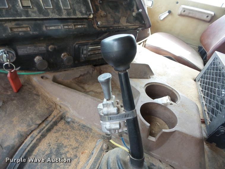 image for item AG9422 1982 International CO-9670 semi truck