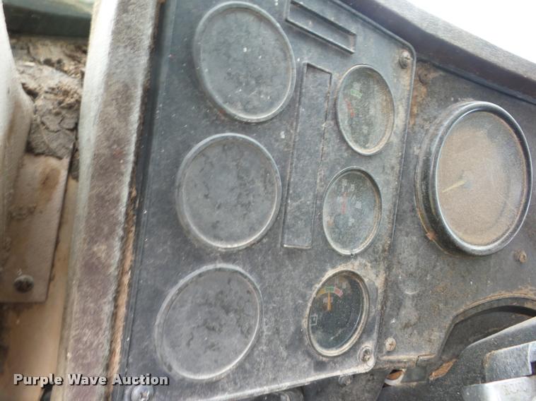 image for item AG9422 1982 International CO-9670 semi truck