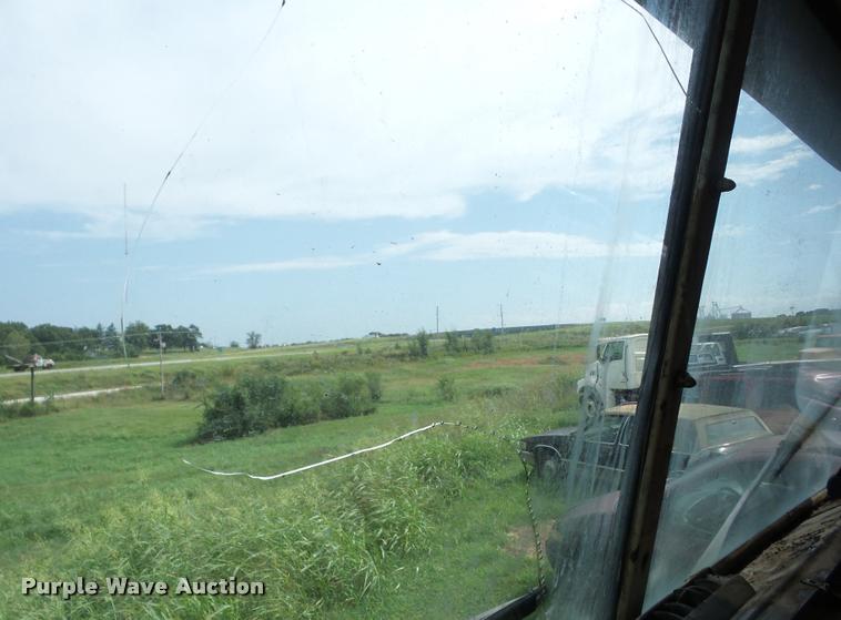 image for item AG9422 1982 International CO-9670 semi truck