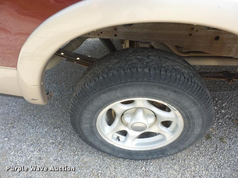 image for item BK9583 1997 Ford F150 SuperCab pickup truck