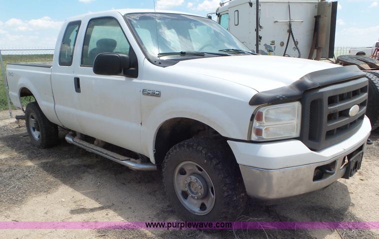 image for item CC9864 2005 Ford F250 Super Duty SuperCab pickup truck