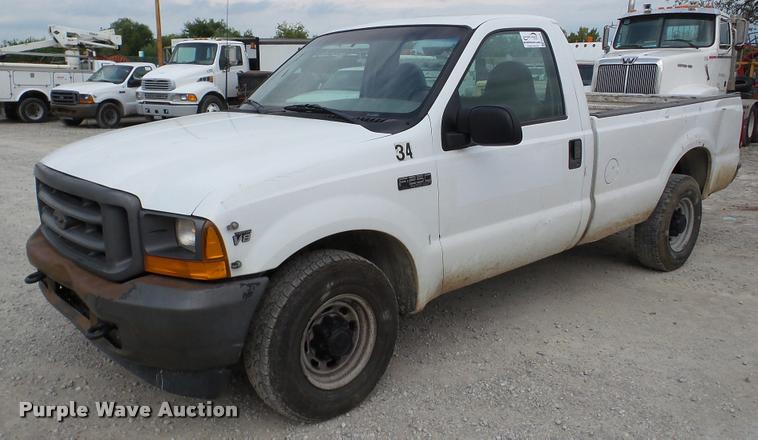 image for item DA2879 2001 Ford F250 Super Duty pickup truck