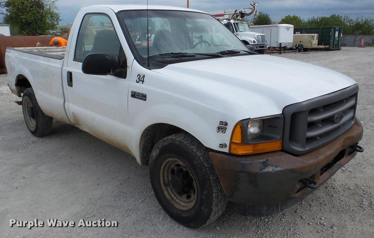 image for item DA2879 2001 Ford F250 Super Duty pickup truck