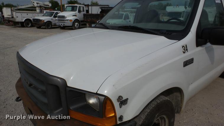 image for item DA2879 2001 Ford F250 Super Duty pickup truck