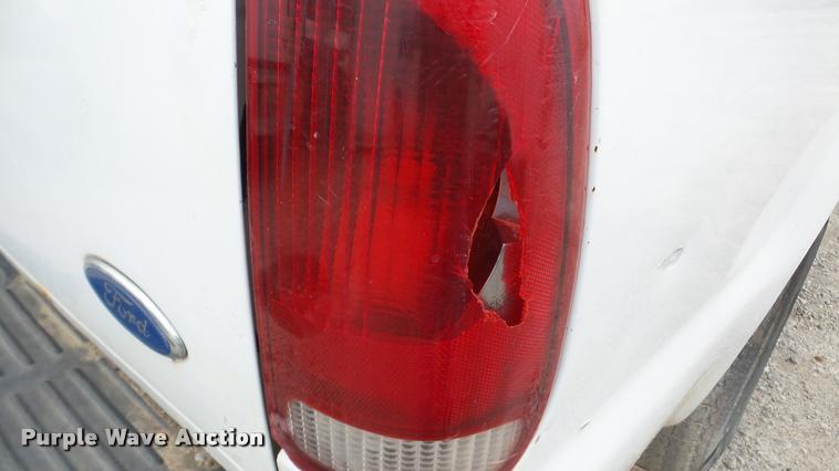 image for item DA2888 2000 Ford F250 Super Duty pickup truck