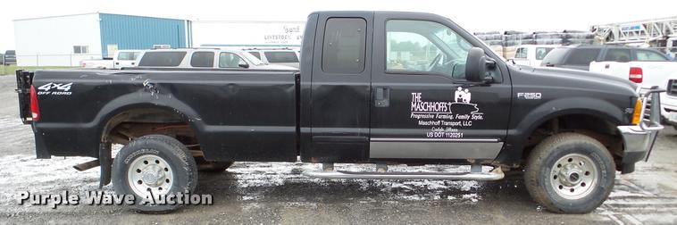 image for item DA8841 2001 Ford F350 Super Duty SuperCab pickup truck