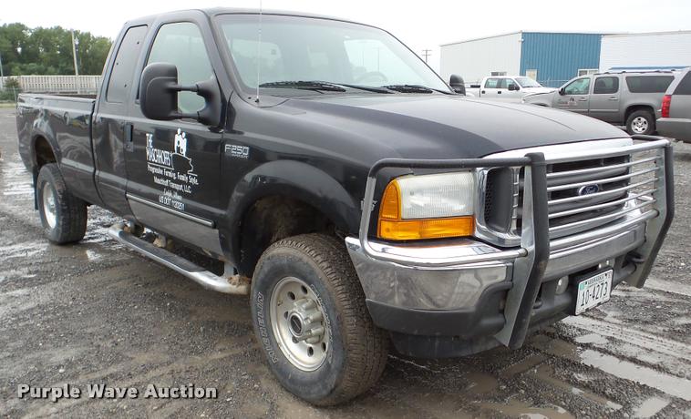 image for item DA8841 2001 Ford F350 Super Duty SuperCab pickup truck