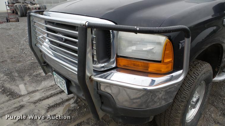 image for item DA8841 2001 Ford F350 Super Duty SuperCab pickup truck