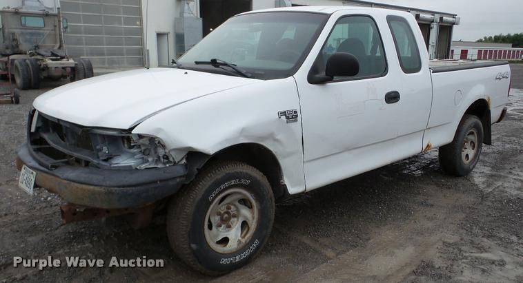 image for item DA8842 2004 Ford F150 SuperCab pickup truck