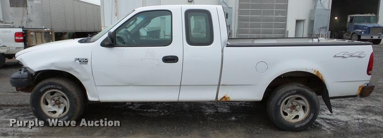 image for item DA8842 2004 Ford F150 SuperCab pickup truck