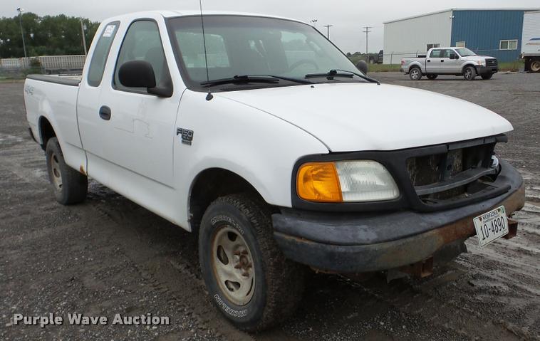 image for item DA8842 2004 Ford F150 SuperCab pickup truck