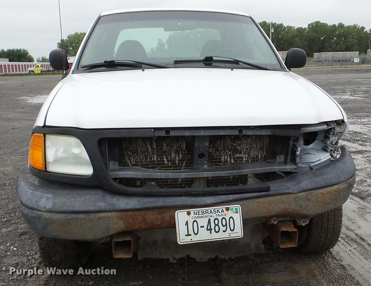 image for item DA8842 2004 Ford F150 SuperCab pickup truck