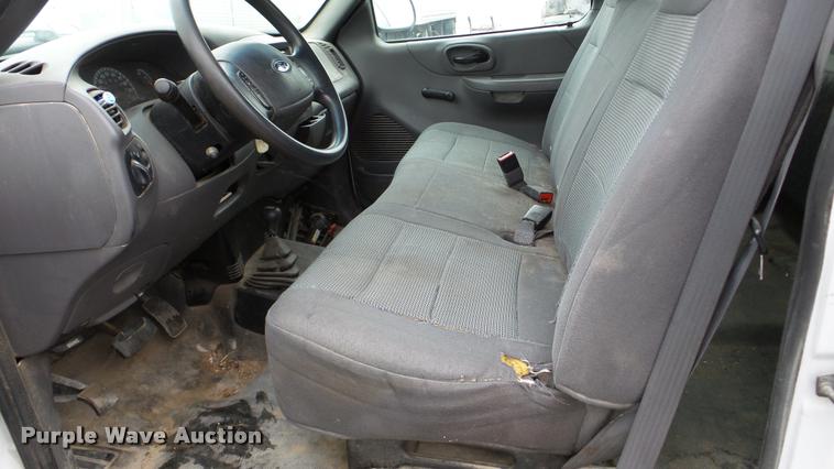 image for item DA8842 2004 Ford F150 SuperCab pickup truck