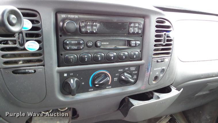 image for item DA8842 2004 Ford F150 SuperCab pickup truck