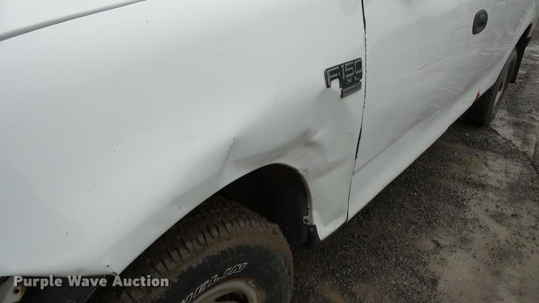 image for item DA8842 2004 Ford F150 SuperCab pickup truck