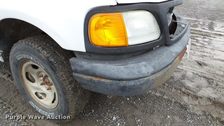 image for item DA8842 2004 Ford F150 SuperCab pickup truck