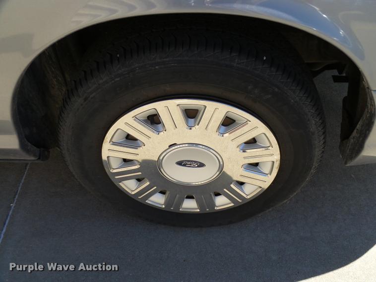 image for item DA9810 2006 Ford Crown Victoria