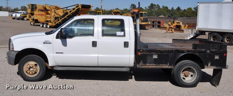 image for item G7484 2005 Ford F350 Super Duty Crew Cab flatbed pickup truck