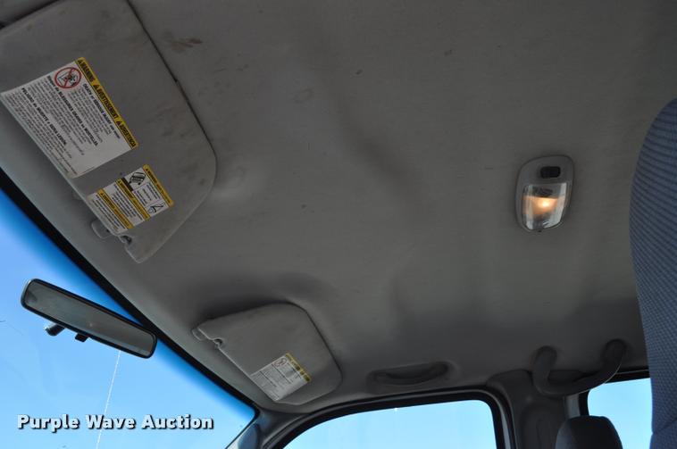 image for item G7484 2005 Ford F350 Super Duty Crew Cab flatbed pickup truck