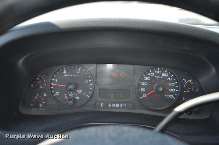 image for item G7484 2005 Ford F350 Super Duty Crew Cab flatbed pickup truck