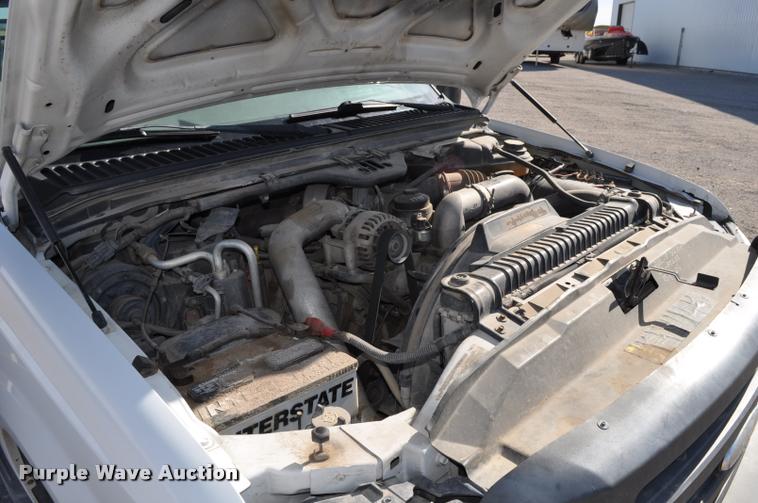 image for item G7484 2005 Ford F350 Super Duty Crew Cab flatbed pickup truck