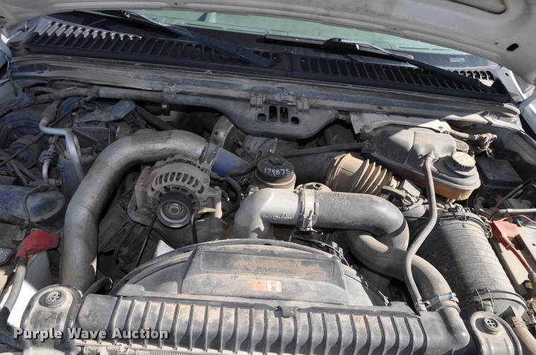 image for item G7484 2005 Ford F350 Super Duty Crew Cab flatbed pickup truck