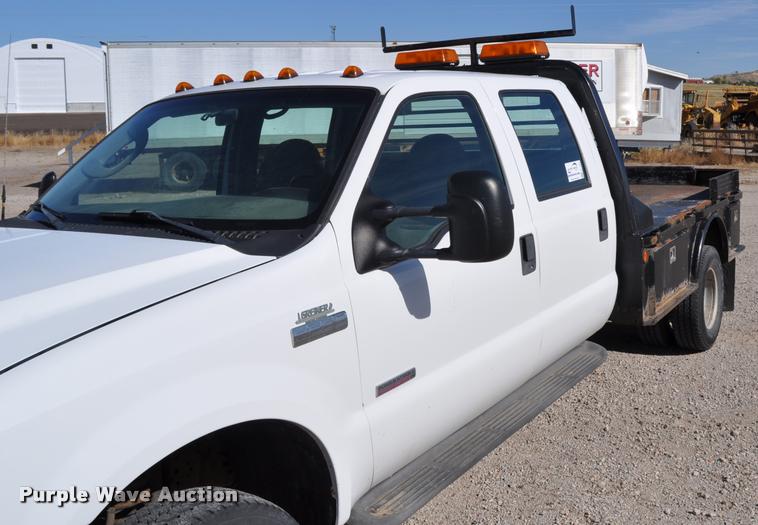 image for item G7484 2005 Ford F350 Super Duty Crew Cab flatbed pickup truck