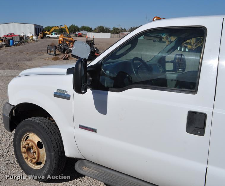 image for item G7484 2005 Ford F350 Super Duty Crew Cab flatbed pickup truck