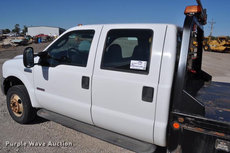 image for item G7484 2005 Ford F350 Super Duty Crew Cab flatbed pickup truck