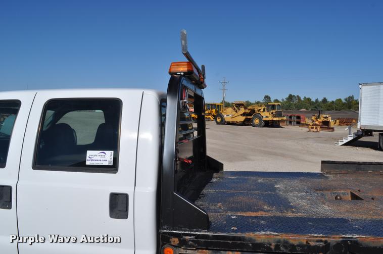 image for item G7484 2005 Ford F350 Super Duty Crew Cab flatbed pickup truck